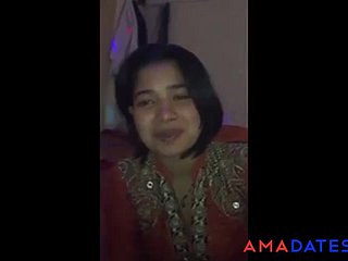 Пакистанская тетушка читает грязное грязное стихотворение на языке панджаби