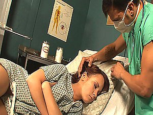 Gynécologue sales event baise une Pacient dans son sommeil