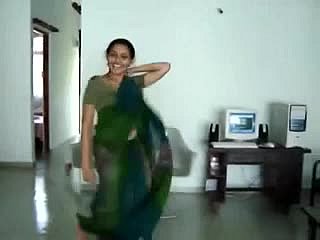 Cute Indian dancer gets so hot with this beggar