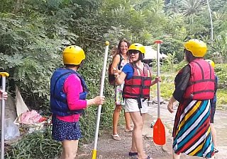 Pussy Flashing at RAFTING Spot centre of Chinese tourists # Influence a rear Small-minded Wheeze crave