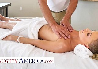 Melancholy America Emma Hix obtient un massage et une nosh