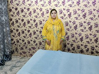 Orgasme gadis Muslim Pakistan yang confines improper cantik dengan timun