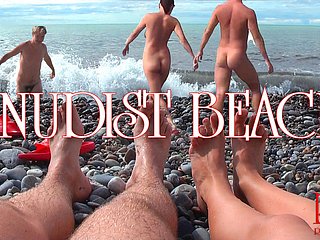 Nudist Shore - naga młoda para w plaży, nagą parę nastolatków