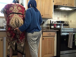 Pasangan poofter Arab asli di Marseille