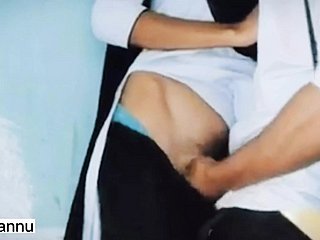 Desi Collage Pupil Sexo vazou vídeo MMS em hindi, faculdade jovem e sexo de menino na sala de aula full quente romântico foda