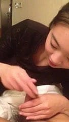 Freeze fille coréenne joue avec une micro nip coréenne pathétique