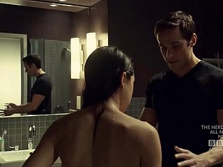 Cảnh làm tình của Tatiana Maslany trong phim Foundling Black