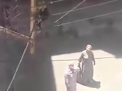 Rijpe marocaine montre zoon gros cul dans la rue!