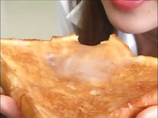 日本のトーストぶっかけ（食品のスペルマ）