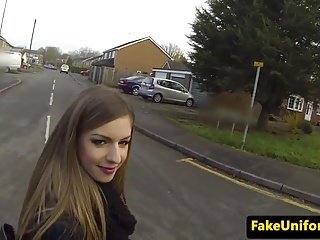 UK slut succhia cazzo policemans thither macchina della polizia