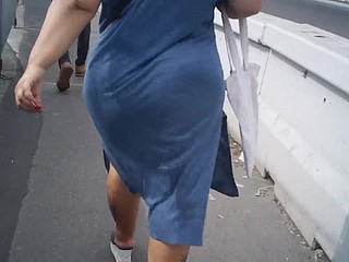 Honest pantat arabic biru di jalan.